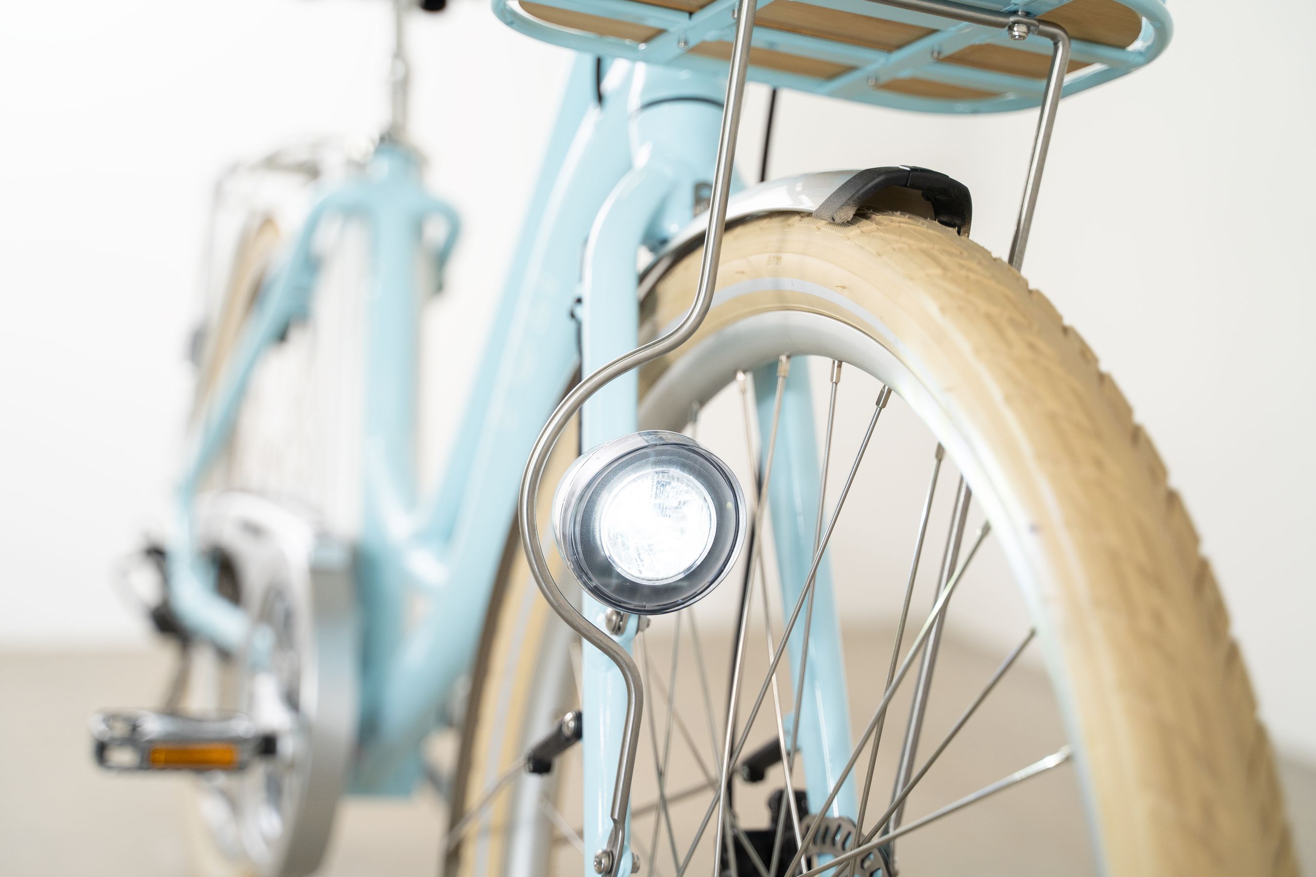 Volt Kensington electric bike front light close up