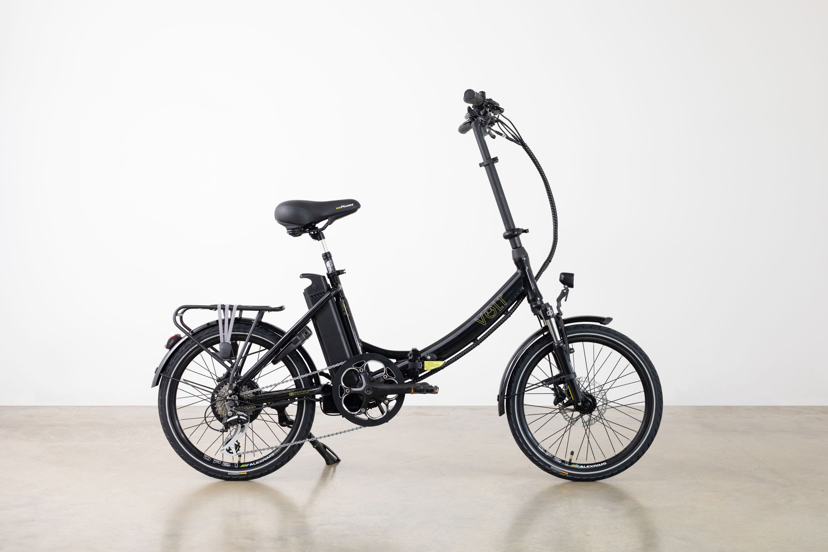 Volt Metro LS E-bike diagonal studio photograph