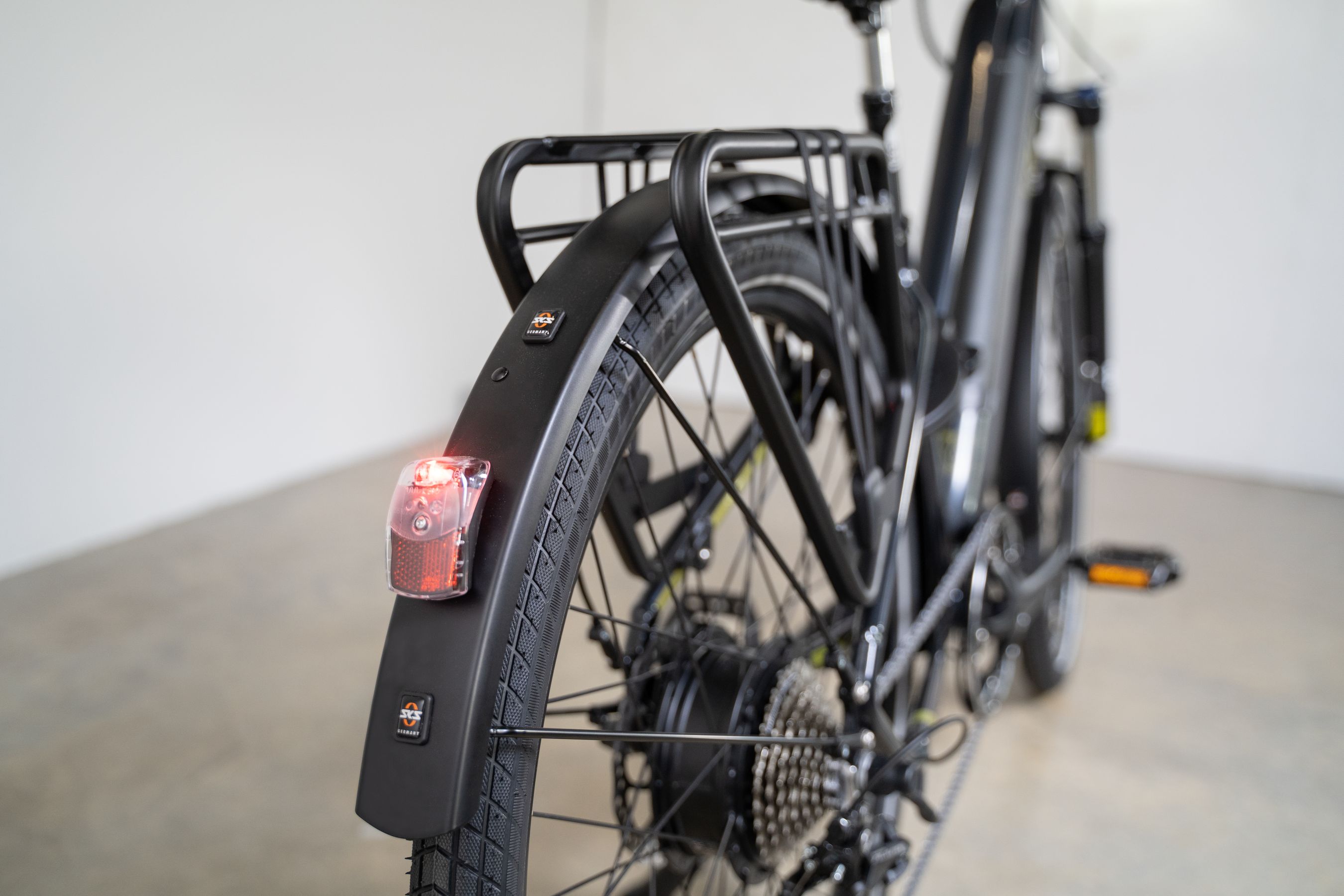 Volt Pulse LS Step Through E-bike studio photograph