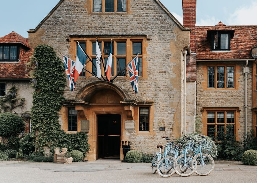 Volt Kensingtons outside Le Manoir aux Quat' Saisons